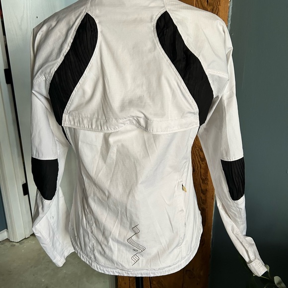 Pearl Izumi jacket with removable sleeves. - Picture 3 of 5